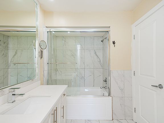 4th image of 18 W 16th Ave #18