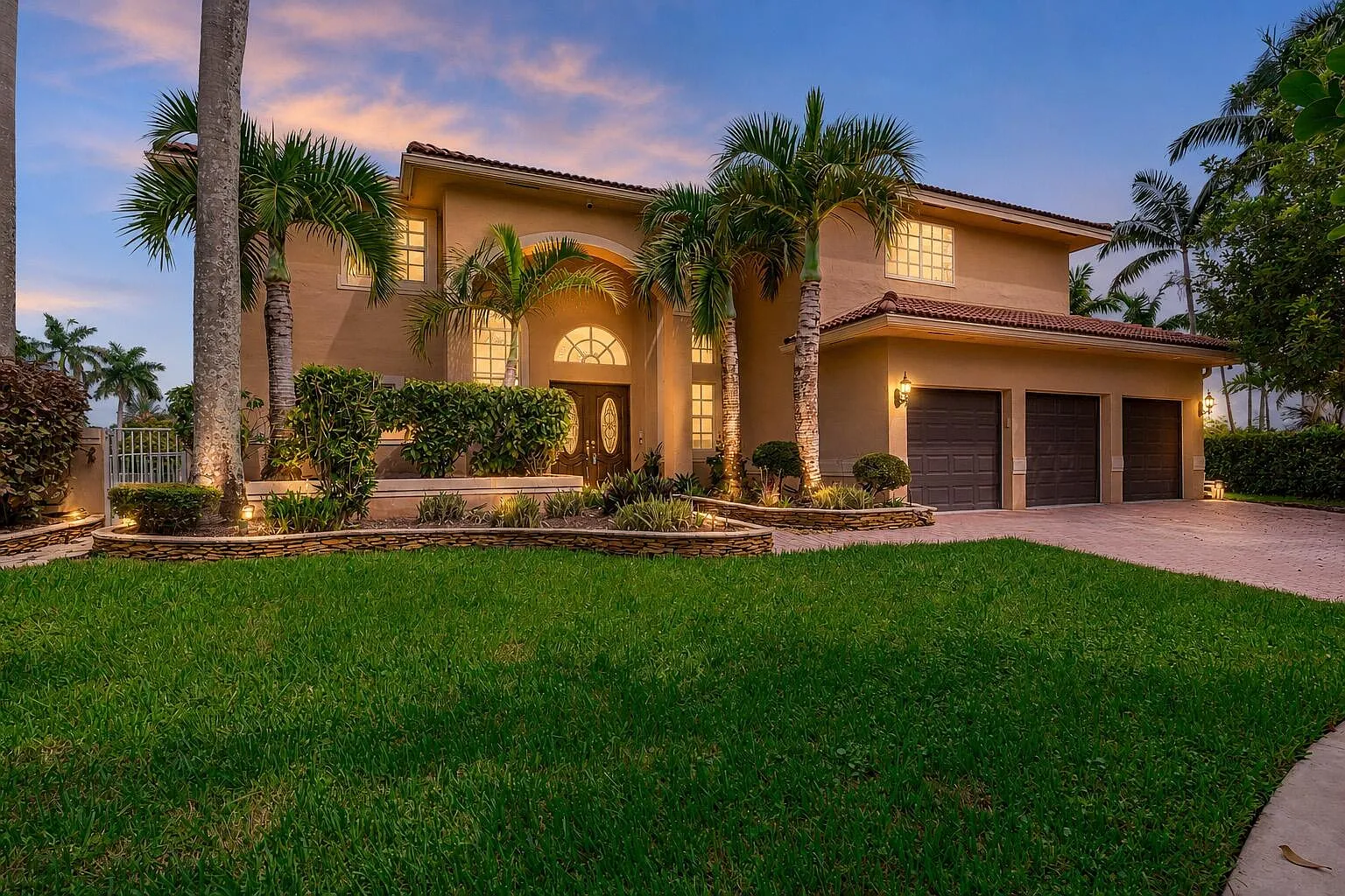 6 bed, 4.5 bath, 3979 sqft, $9,000 — Photo 4