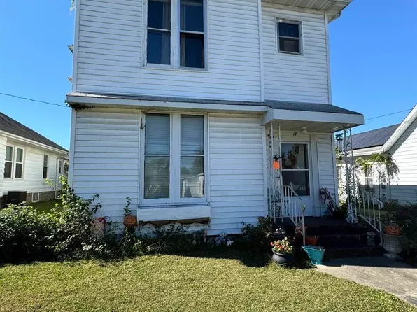 17 S Peach St, Du Quoin, IL 62832