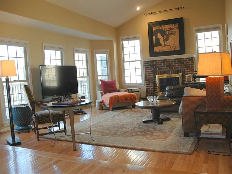 4218 Trowbridge St — Photo 7