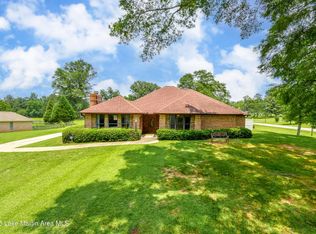 1587 Briarwood Dr, Alexander City, AL 35010
