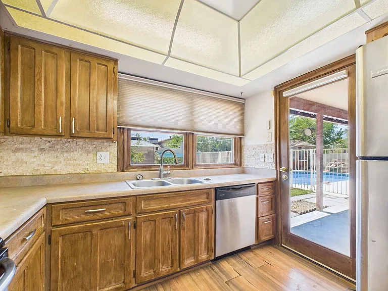 4533 W Brown St — Photo 10