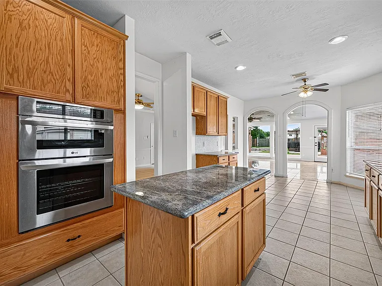 2502 Rosebluff Ct — Photo 10