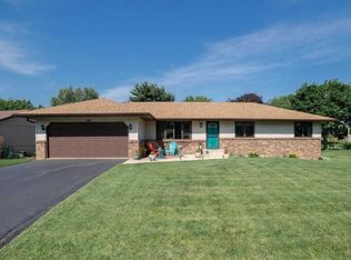 3696 Gnarl Tree Ln, Cherry Valley, IL 61016