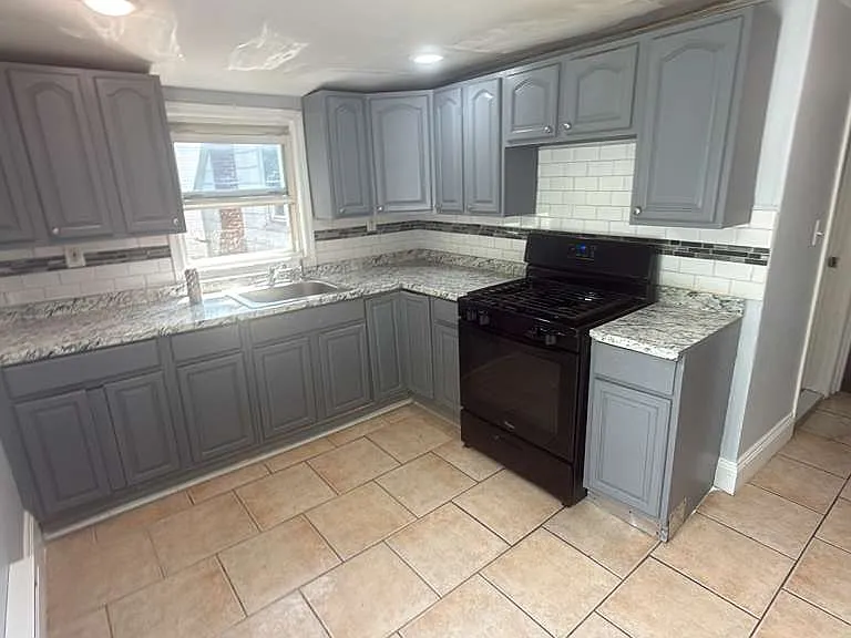 182 Dewey St #2 — Photo 2