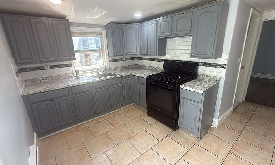1st image of 182 Dewey St #B