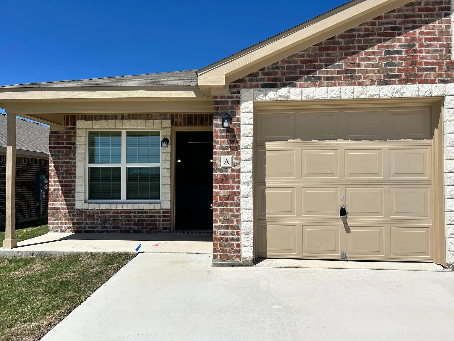3 bed, 1300 sqft, $1,350 — Photo 2