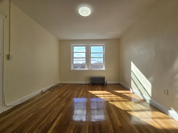 187 Kent St APT 5, Brookline, MA 02446