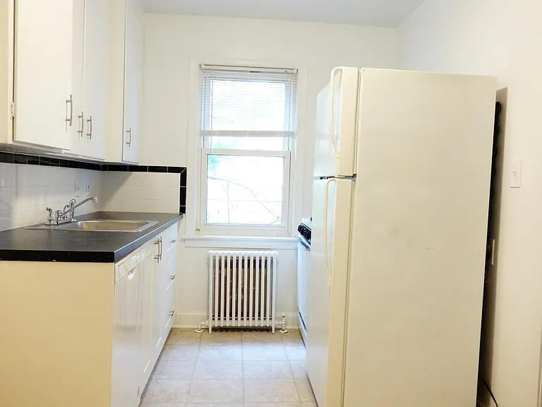 8210 Greenwood Ave — Photo 24