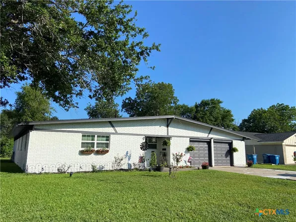 2104 Vail Dr, Port Lavaca, TX 77979