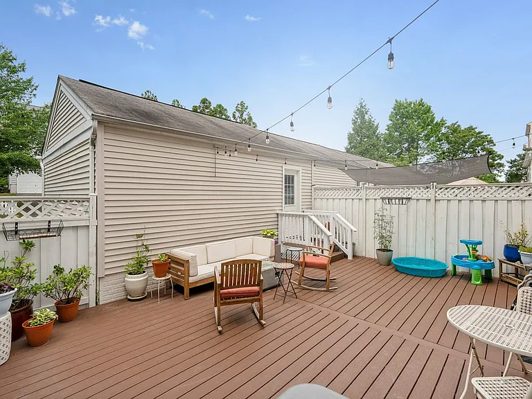 20353 Bowfonds St — Photo 35