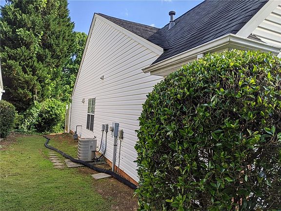 3rd image of 2273 Gwinn Dr