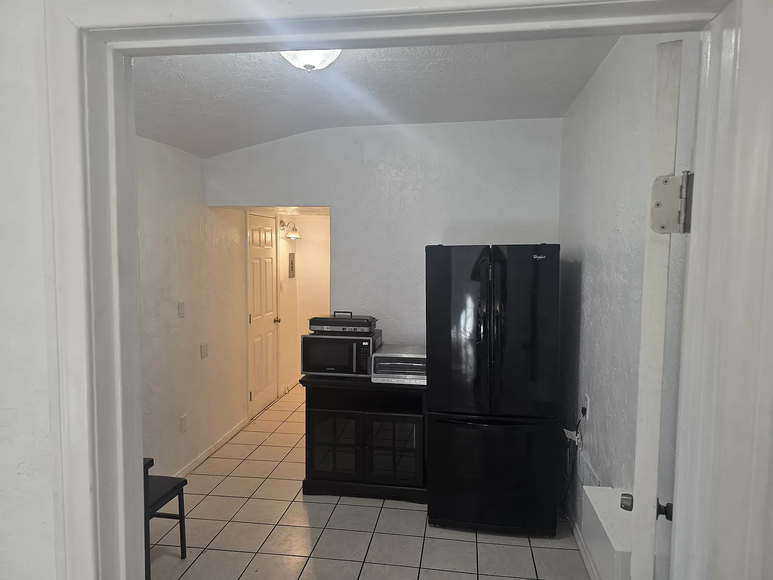 1 bed, 1.0 bath, 450 sqft, $1,200 — Photo 3