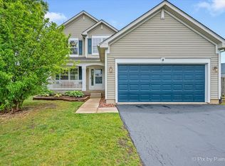 8 Heron Ct, Lake In The Hills, IL 60156