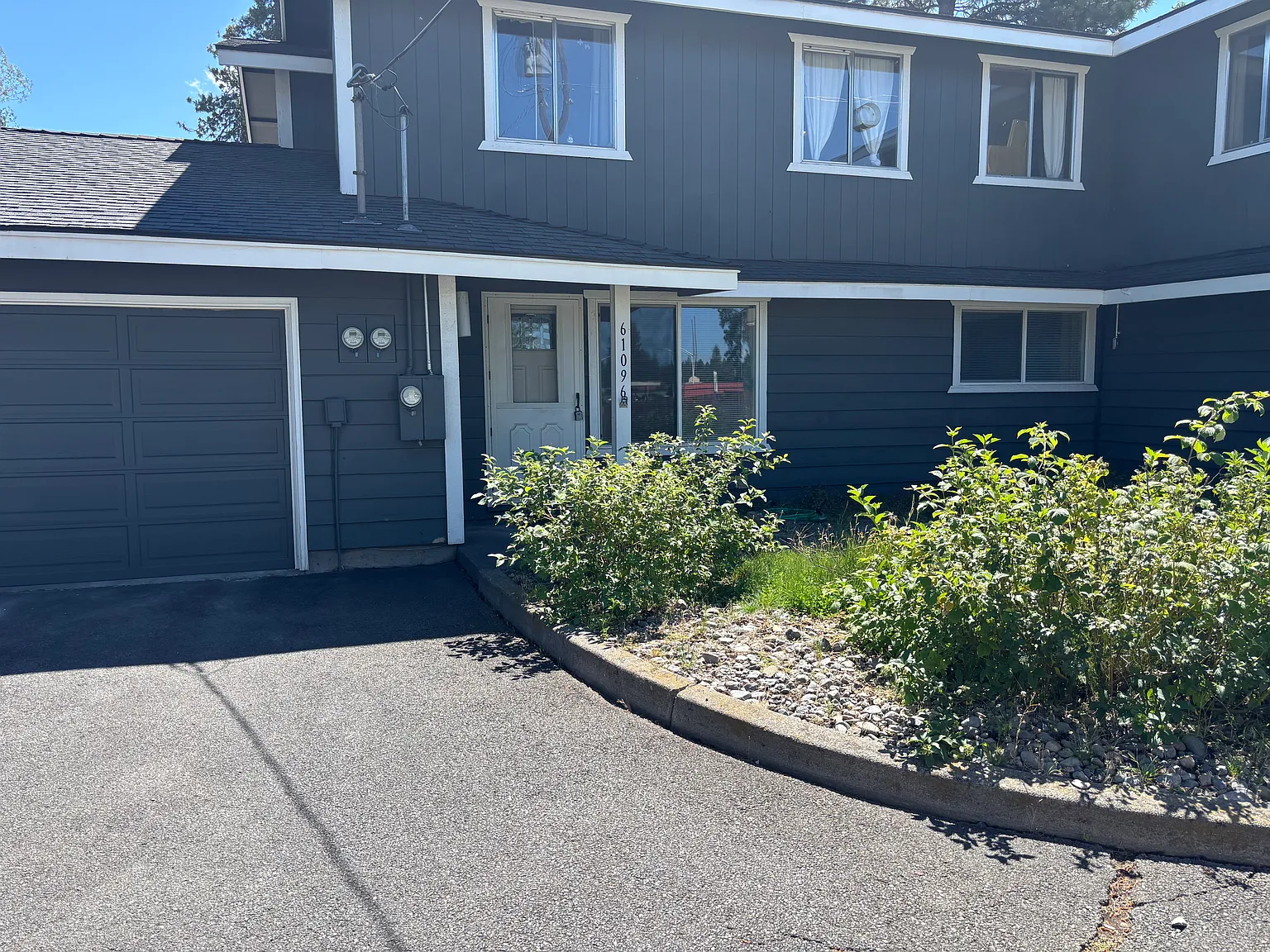 2 bed, 1000 sqft, $1,950 — Photo 1