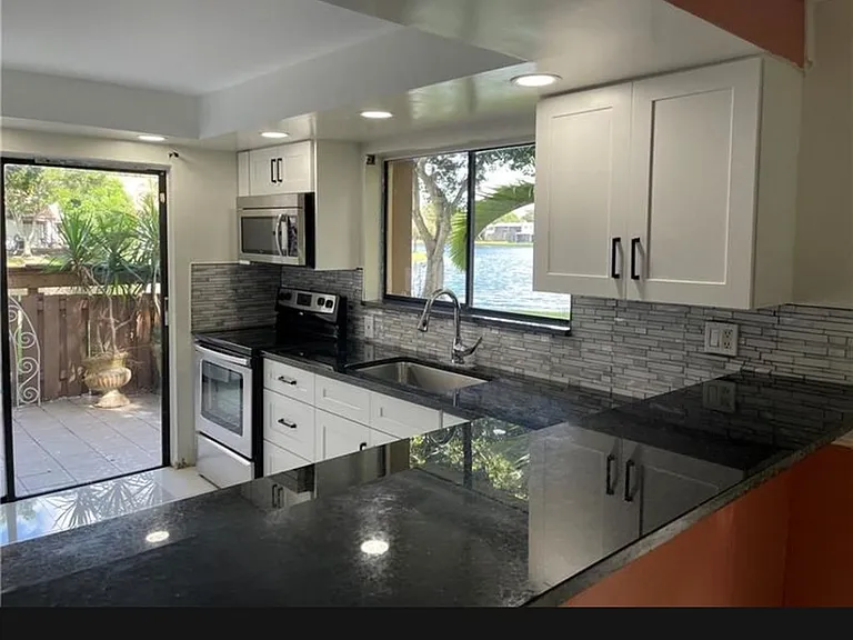 32 Wimbledon Lake Dr #221-8 — Photo 10