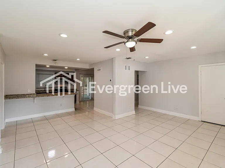 2835 Belair Rd W — Photo 14
