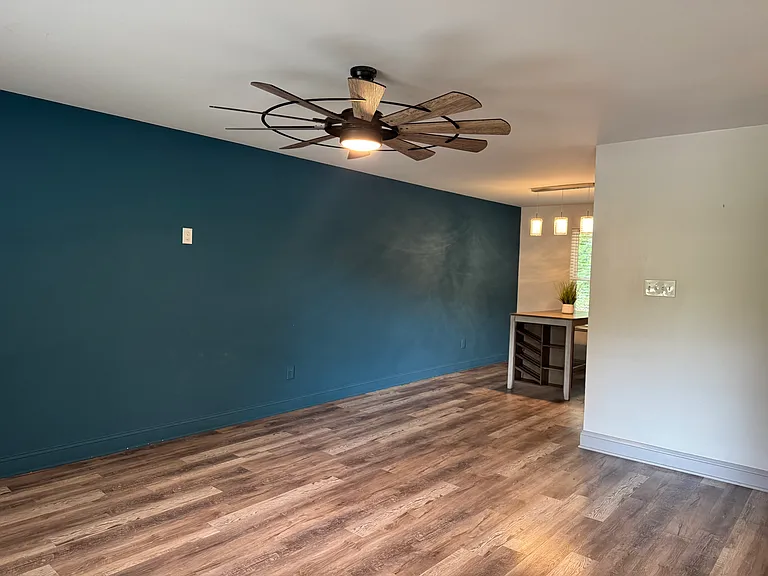 4701 Lucinda Ln — Photo 2