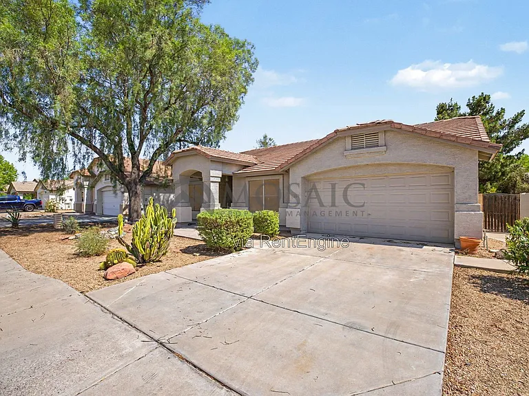 2033 E Willow Wick Rd — Photo 3