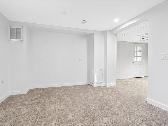 3rd image of 1900 Monroe Ave NW #1