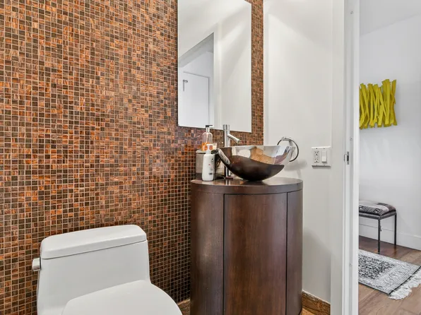 250 East 53rd Street image 13 of 13