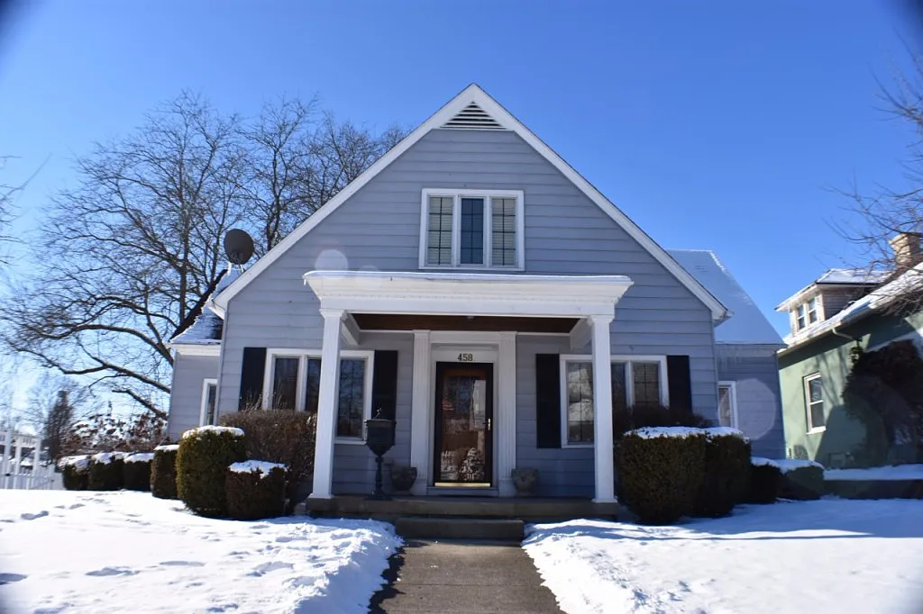 458 Maple St photo 1