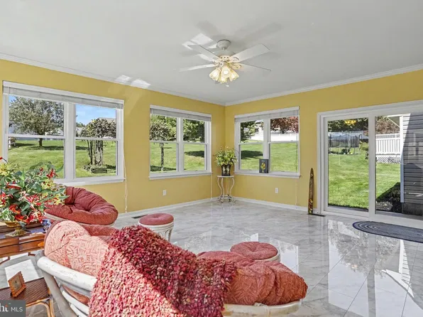 322 Majestic Cir, Dallastown, PA 17313