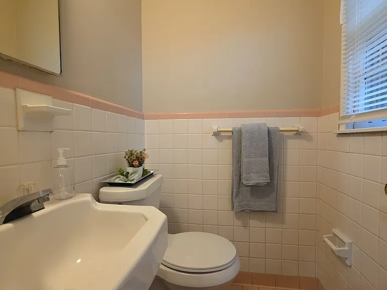 4504 Sparkman Dr NW — Photo 9