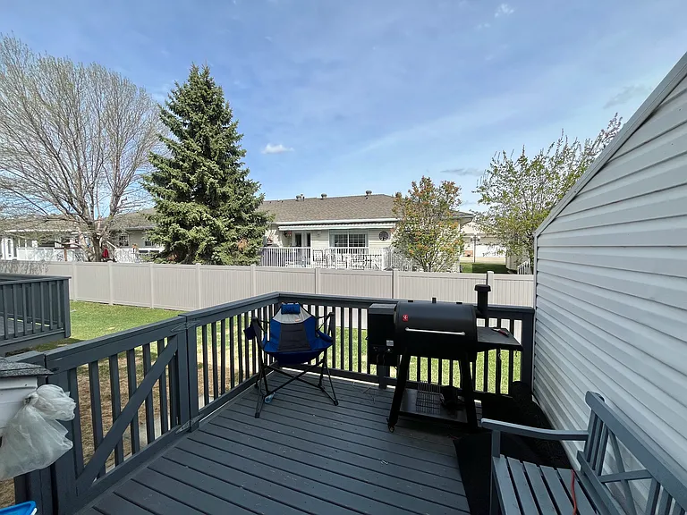 1033 Youville Dr W — Photo 24