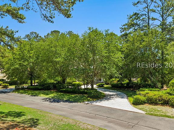 4th image of 16 Whitehall Dr