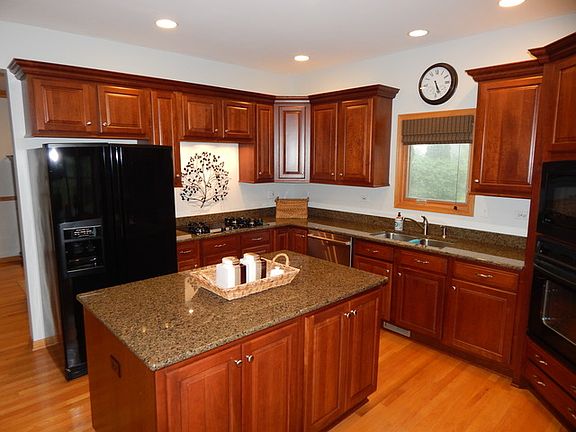 3rd image of 18N527 Carriage Way Ln