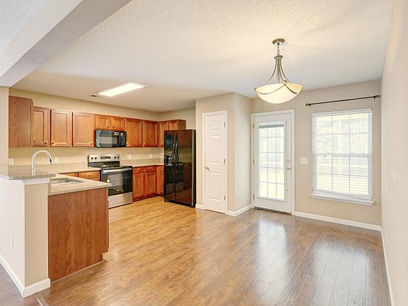 5th image of 450 Dovetail Cir