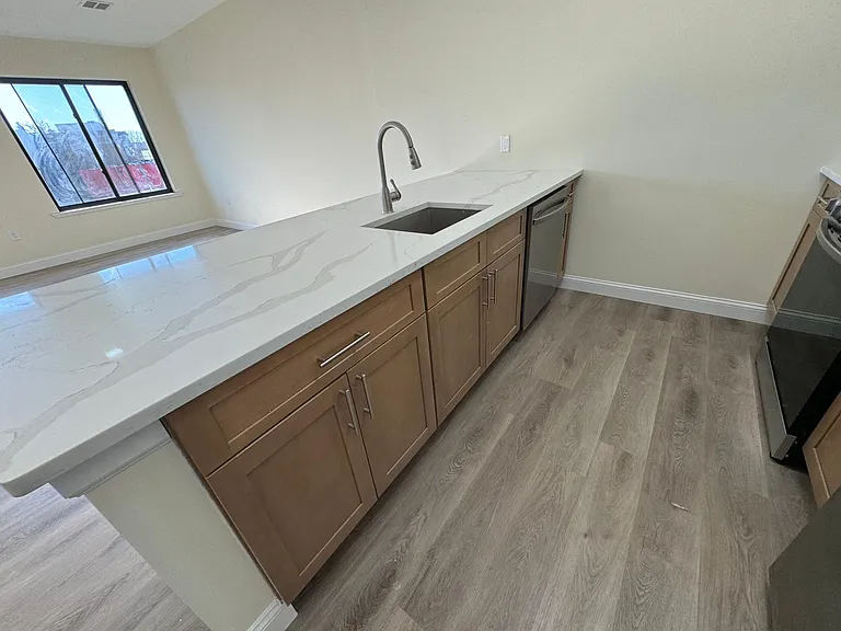 668 Communipaw — Photo 35