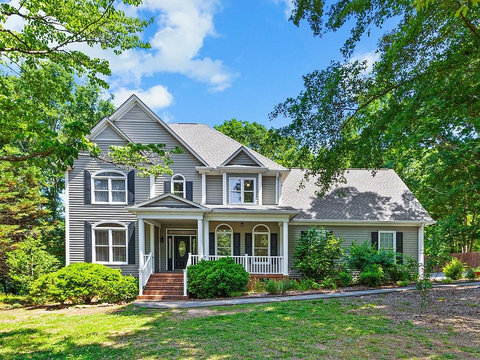 1st image of 203 Country Club Dr