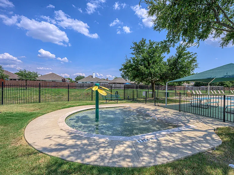 1301 Oak Hollow Ln — Photo 23