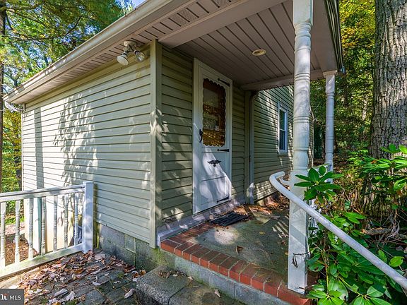 5th image of 238 Fox Rd
