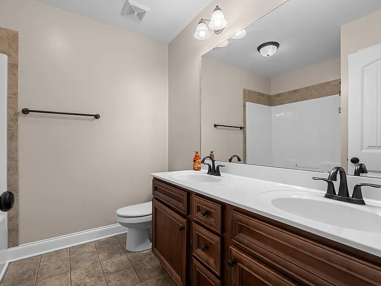 133 Lockwood Dr — Photo 31