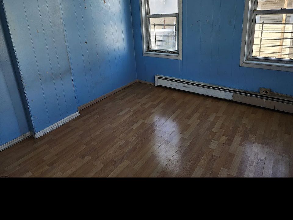 2nd image of 2522 Arctic Ave