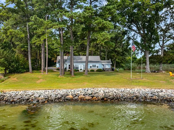 255 Bayberry Ln, Reedville, VA 22539