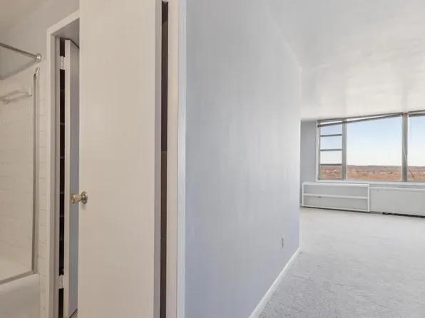 4600 Duke St APT 1607, Alexandria, VA 22304