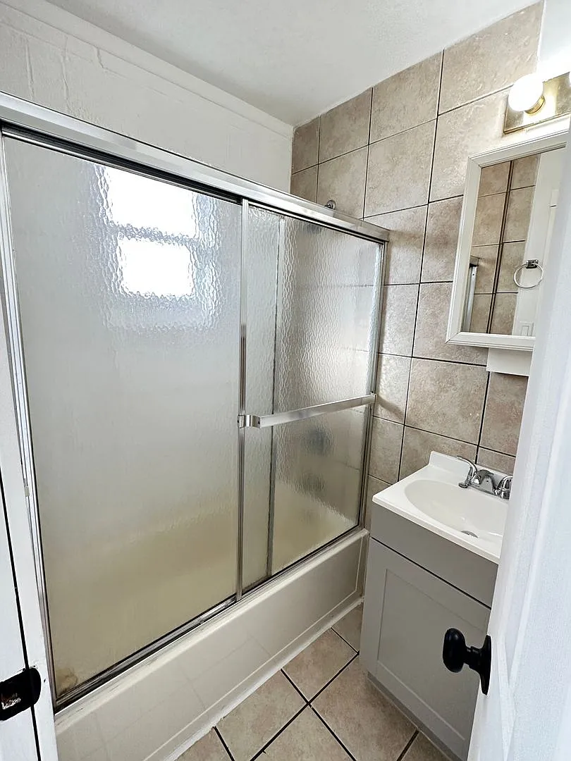 Affordable 1 Bedroom/ 1 bathroom! Lease terms flexible - Inquire for details! Controlled Access! ... — Photo 4