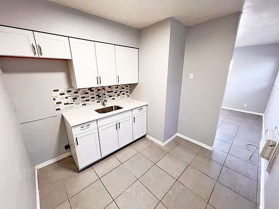 4th image of 225 Iowa Ave #1