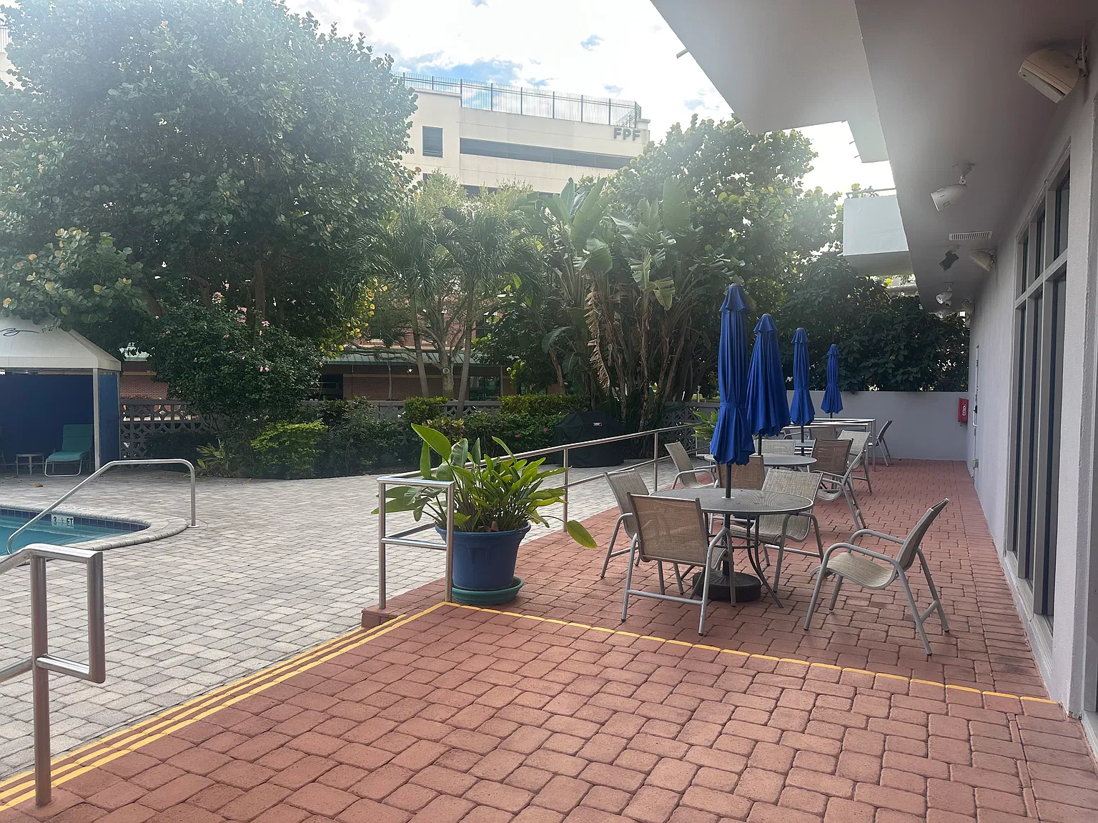 1 bed, 811 sqft, $2,300 — Photo 2