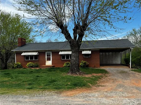 1105 Tilley Farm Rd, Pinnacle, NC 27043