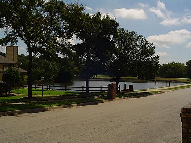 1st image of 2316 Lakeview Dr