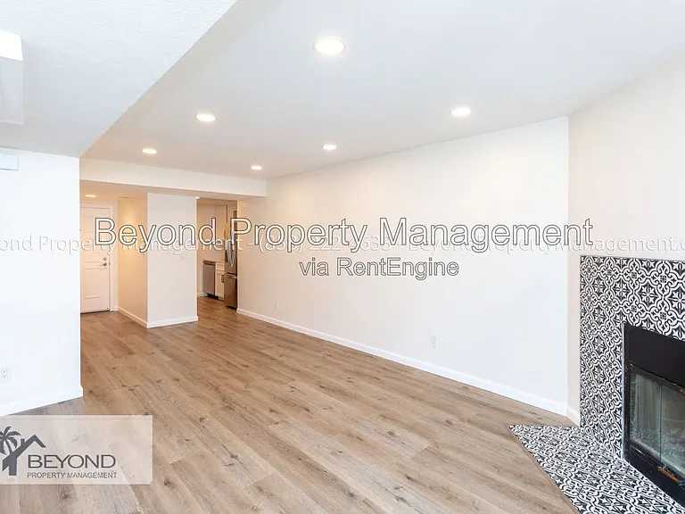 4452 Mentone St #206 — Photo 4
