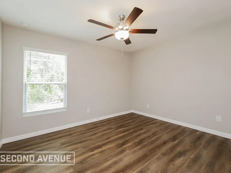 17124 Johns Ave — Photo 9