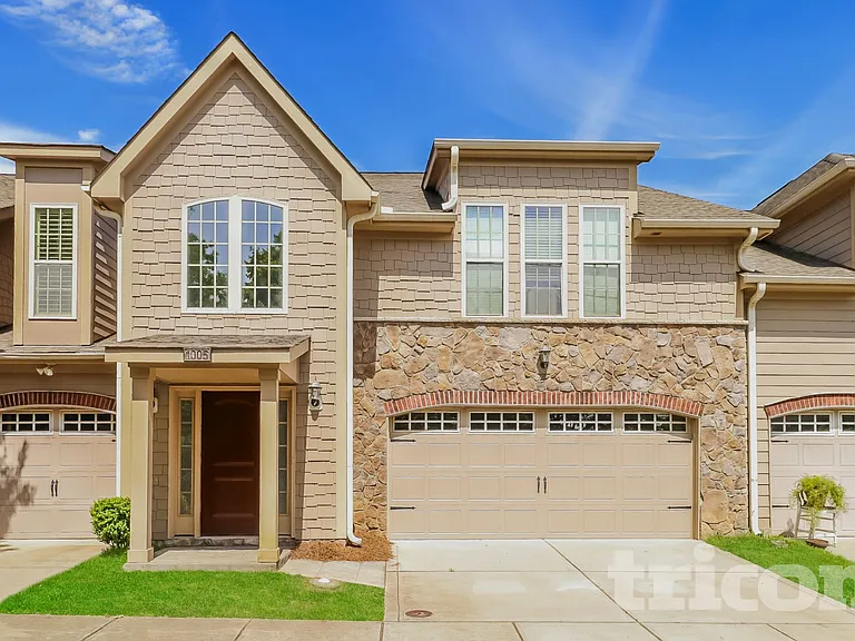1005 Stuarts Landing Dr — Photo 1