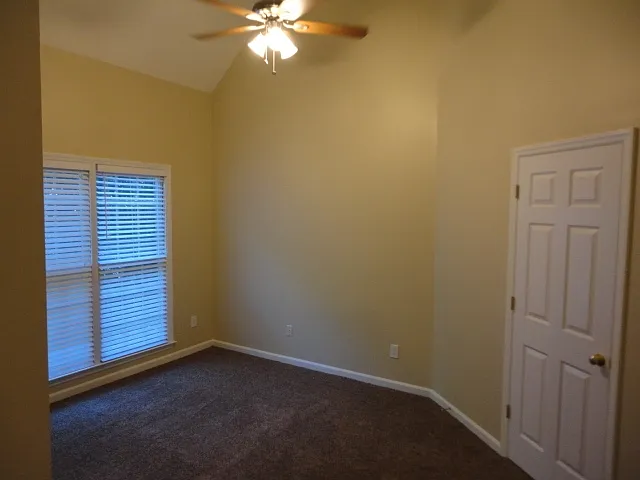 102 Selsey Dr — Photo 8