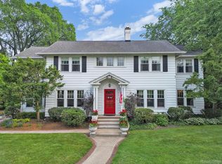 21 Elm Park Blvd, Pleasant Ridge, MI 48069